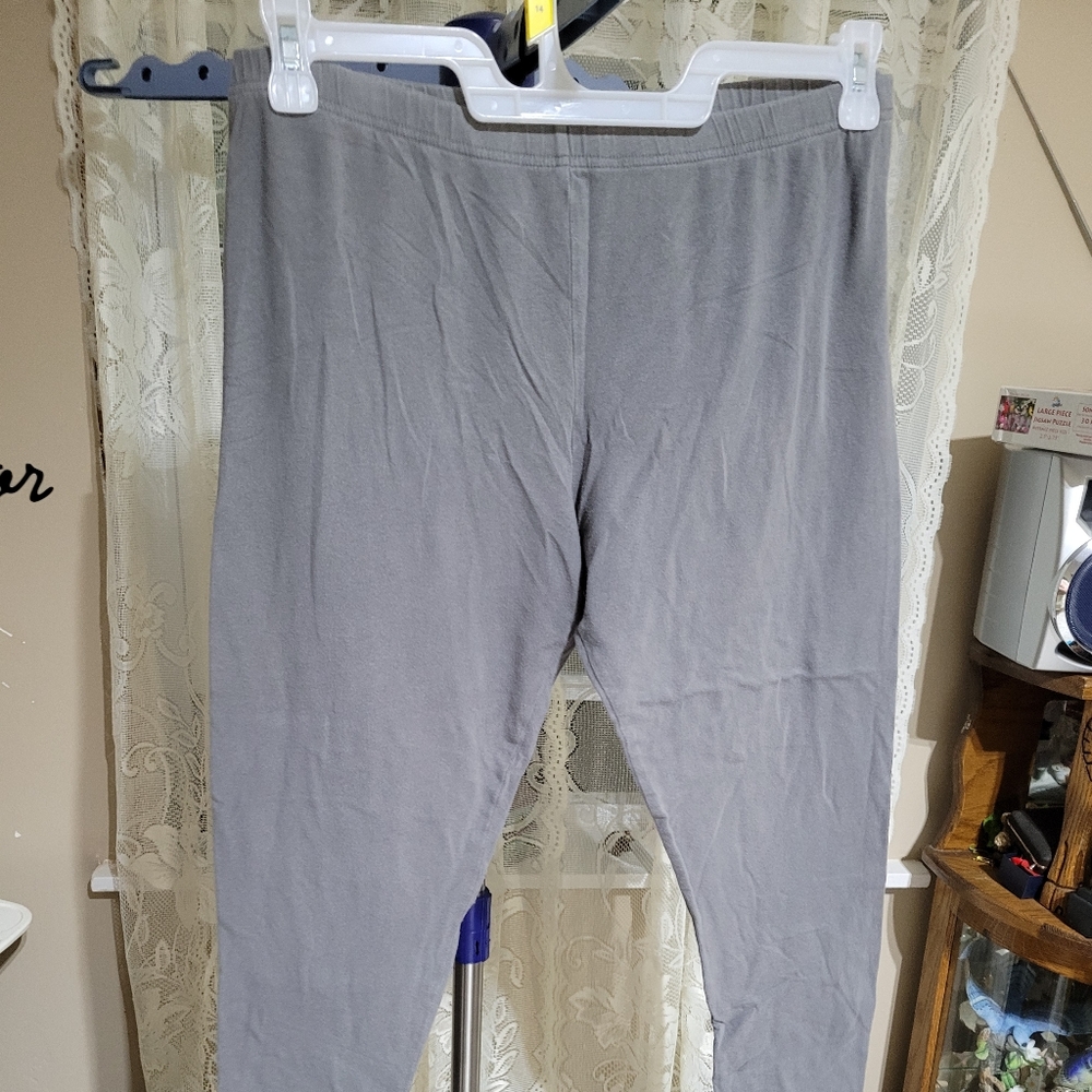 (2491) Mossimo supply Co, Women's. Size XL, Leggins Capri,  grey